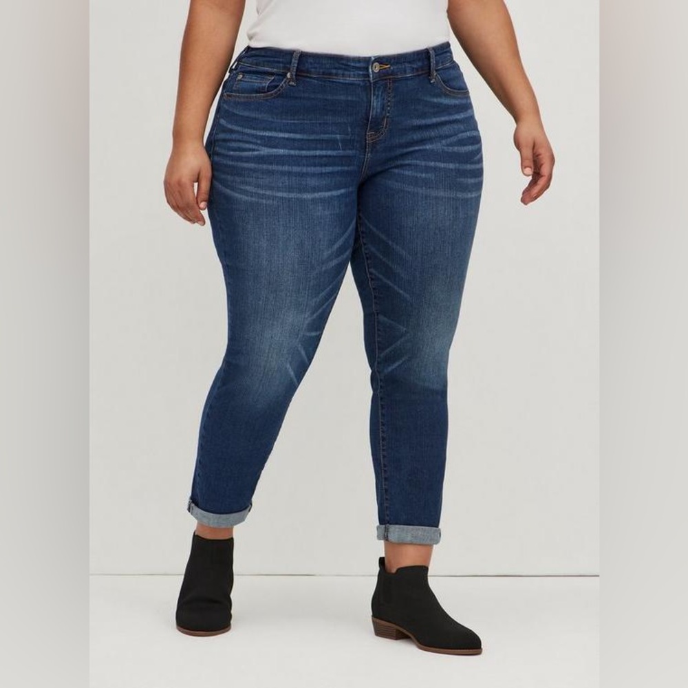 Torrid Boyfriend Straight Vintage Stretch Mid-Rise Jean in Undercover Size 22 R